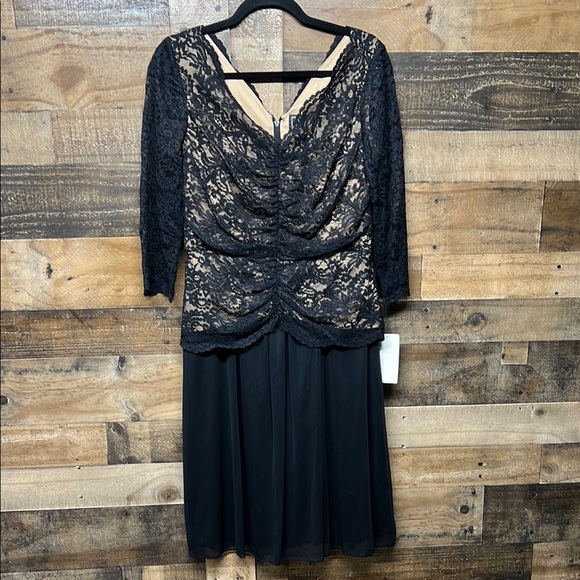 NWT Alex Evenings‎ Elegant Black Lace Ruched Dress Women's Size 14 - Picture 1 of 8